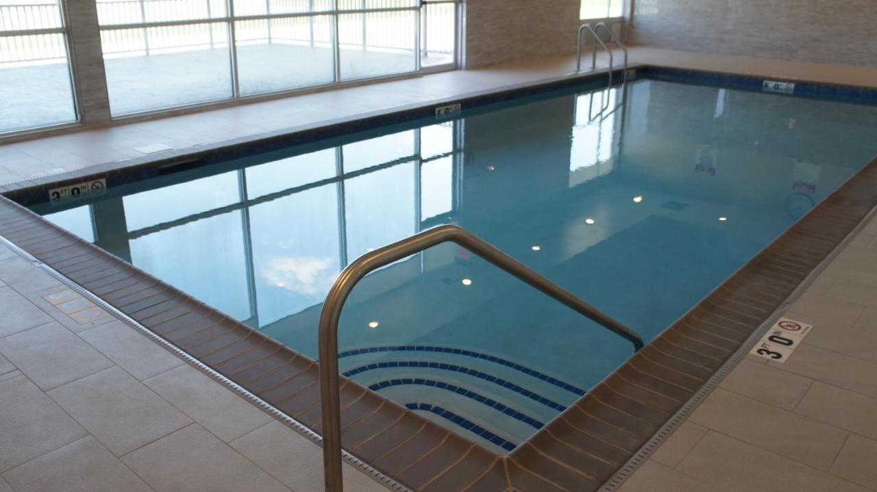 La Quinta Inn & Suites By Wyndham Shorewood Esterno foto