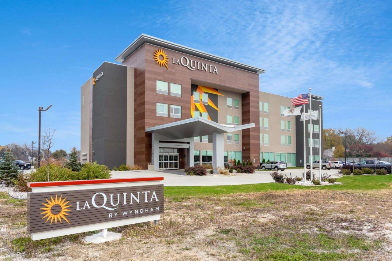La Quinta Inn & Suites By Wyndham Shorewood Esterno foto
