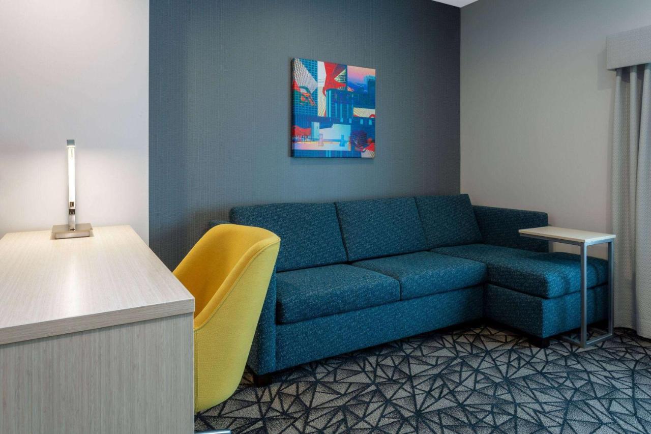 La Quinta Inn & Suites By Wyndham Shorewood Esterno foto