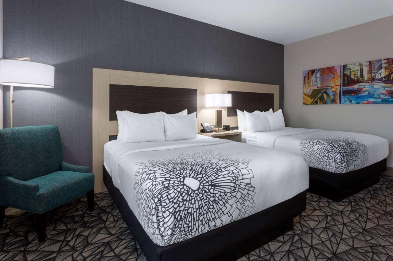 La Quinta Inn & Suites By Wyndham Shorewood Esterno foto