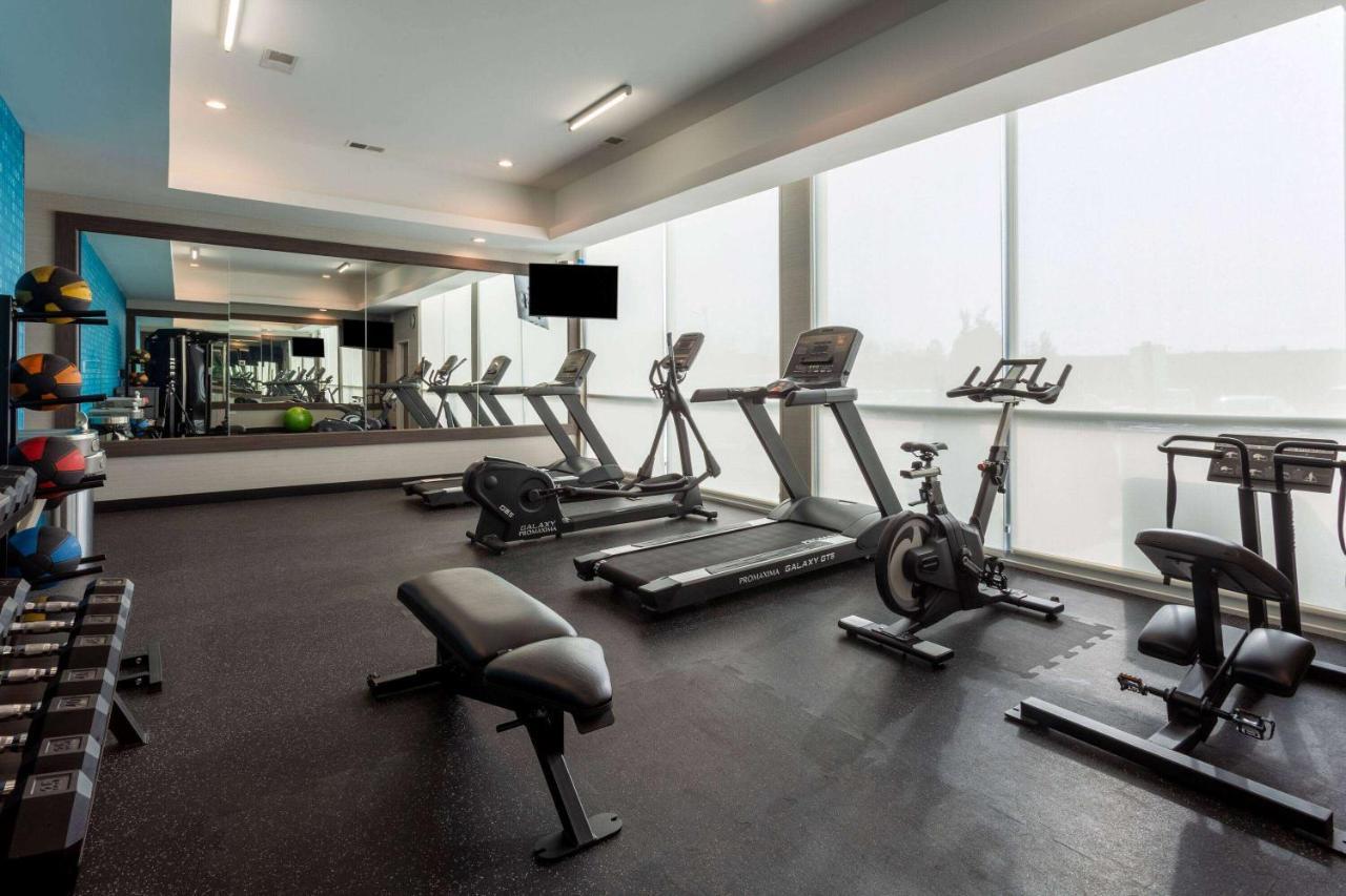 La Quinta Inn & Suites By Wyndham Shorewood Esterno foto