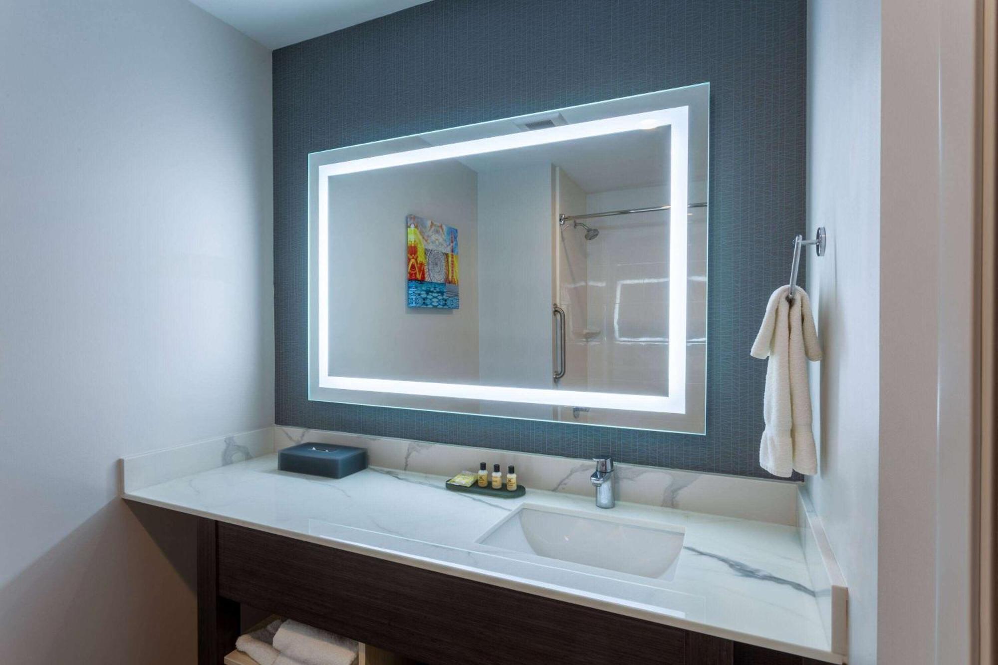 La Quinta Inn & Suites By Wyndham Shorewood Esterno foto